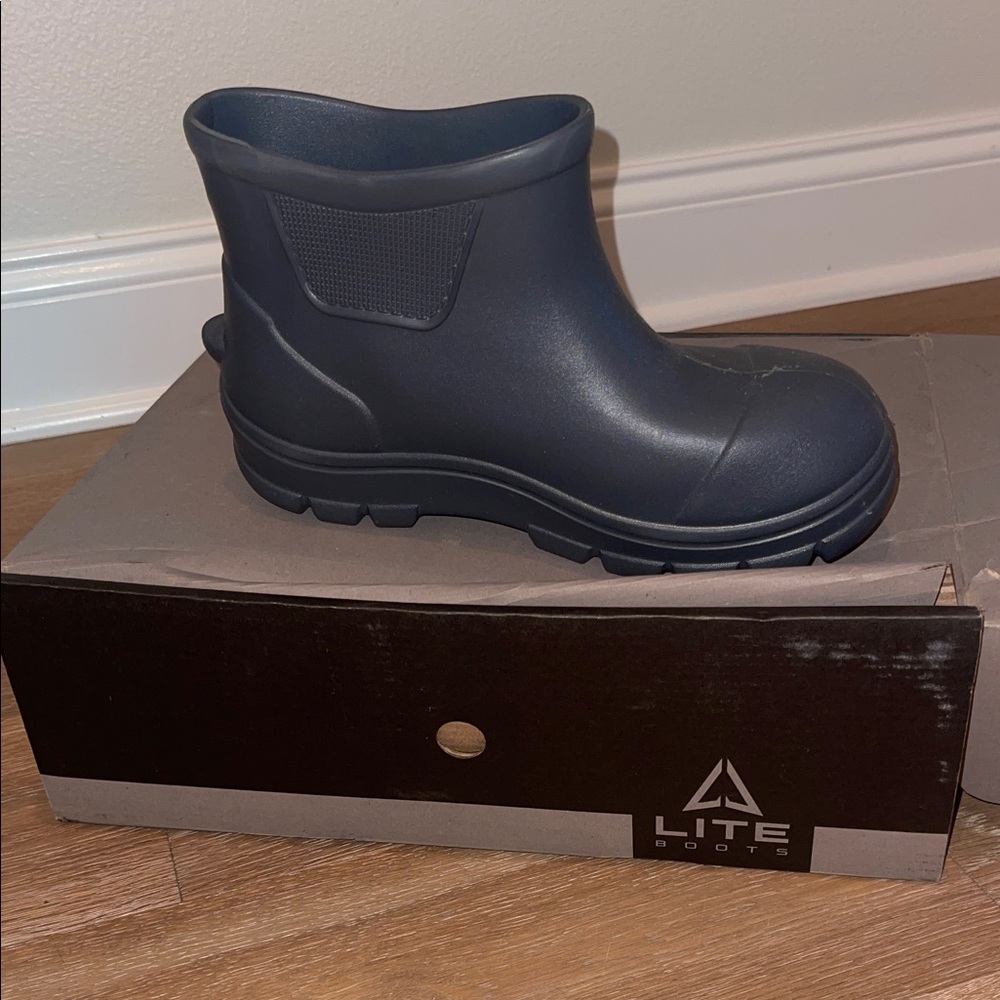 Lite Boote shorty’s in grey size men’s 8 brand new in box